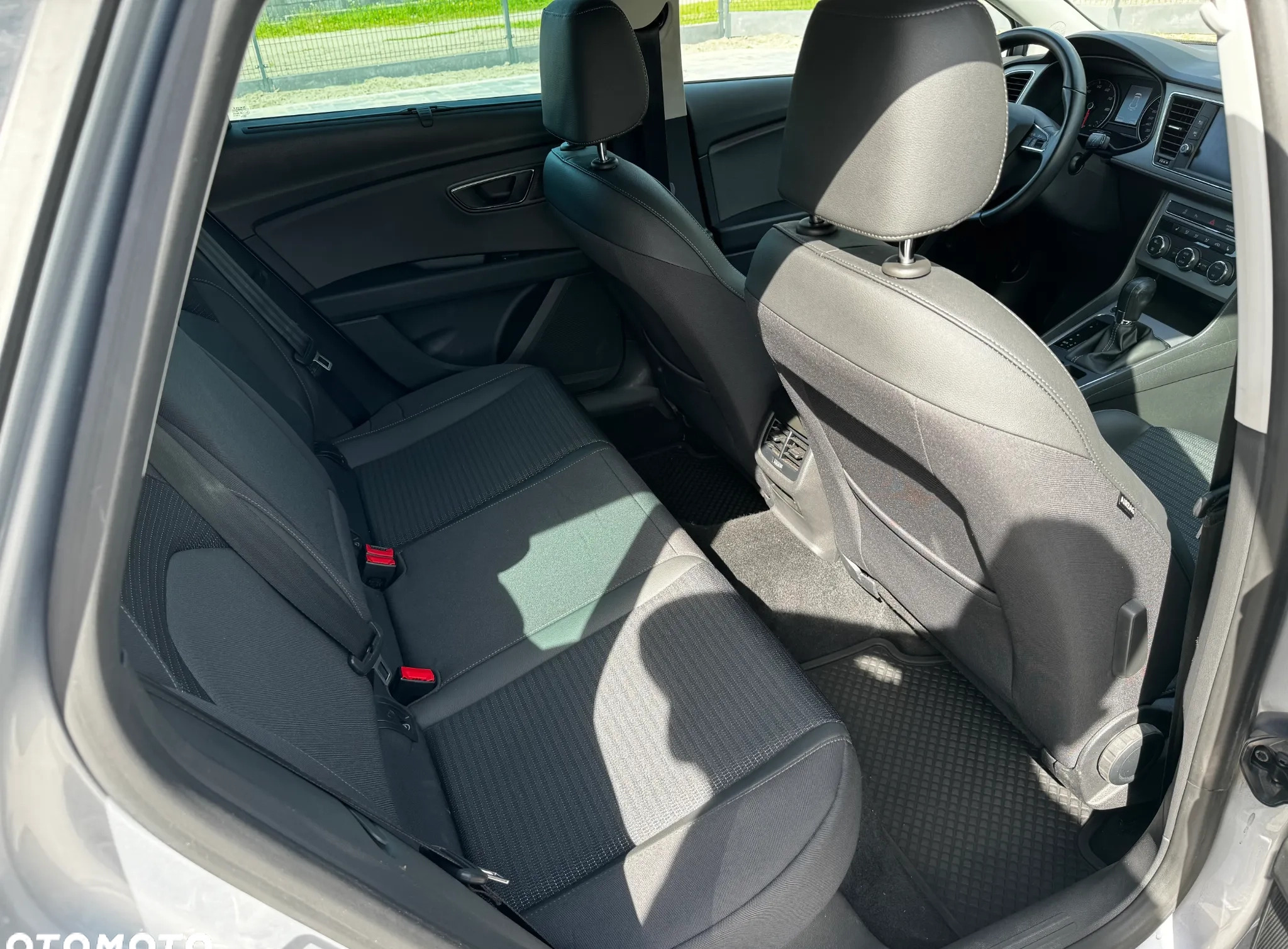 Seat Leon cena 64900 przebieg: 105800, rok produkcji 2019 z Szydłowiec małe 562